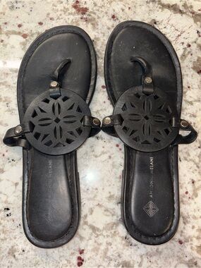 Antonio Melani Black Leather Medallion Sandals 8.5M Preowned